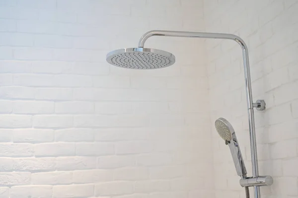 Chuveiro Hidratante Banheiro Branco — Fotografia de Stock
