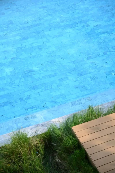 Tahta Veranda Yüzme Havuzu — Stok fotoğraf