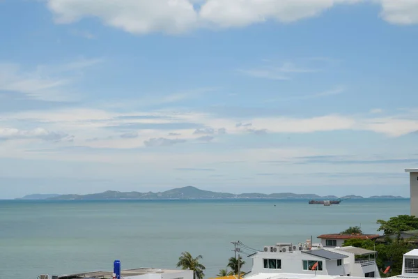 Cielo Azul Mar Con Vista Ciudad —  Fotos de Stock