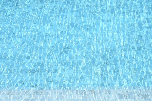 蓝色游泳池 漂亮的游泳池纹理背景 — 图库照片