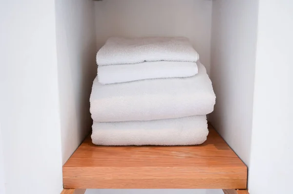Clean White Towels Put Wood Shelf — Stock fotografie