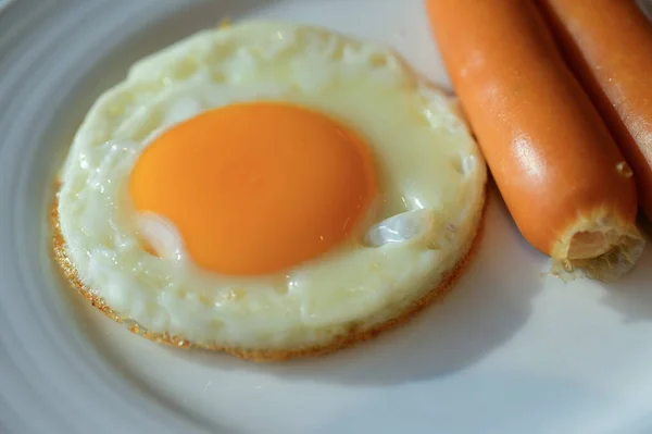 Fried Egg Sausage Whtie Plate — Stock Photo, Image