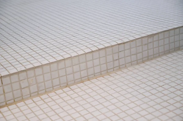Λευκό Πλακάκι Στο Μπάνιο Κατασκευαστική Βιομηχανία — Φωτογραφία Αρχείου