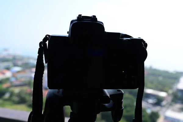 Black Digital Camera Shooting City Landscape — Stock Photo, Image