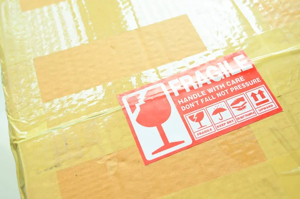 Embalagem Caixa Marrom Com Símbolo Aviso — Fotografia de Stock