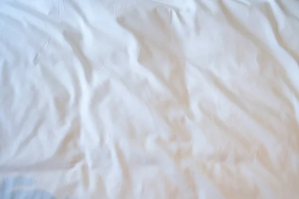 床上白色毛毯 织物织成的 — 图库照片