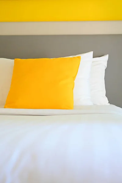 Yellow Pillow White Bed Interior Design — Stock Photo, Image