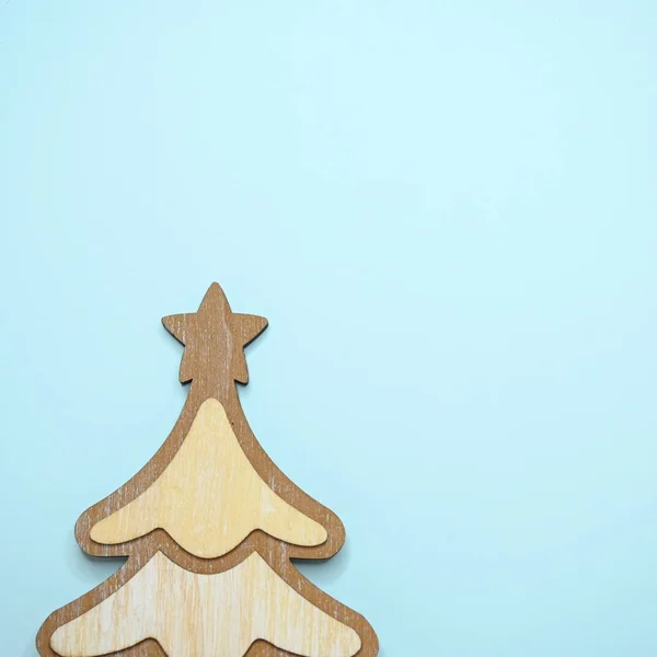 Weihnachtsbaum Aus Holz Auf Blauem Hintergrund — Stockfoto