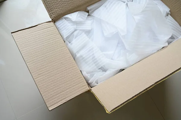 White Wrap Bubble Put Brown Box — Stock Photo, Image