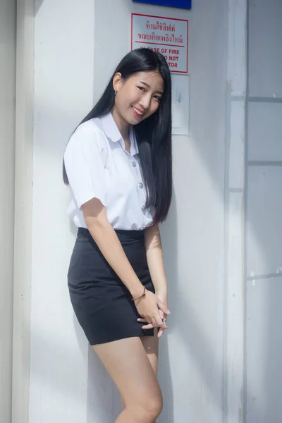 Thai Vuxen Student Universitet Uniform Vacker Flicka Leende Och Koppla — Stockfoto