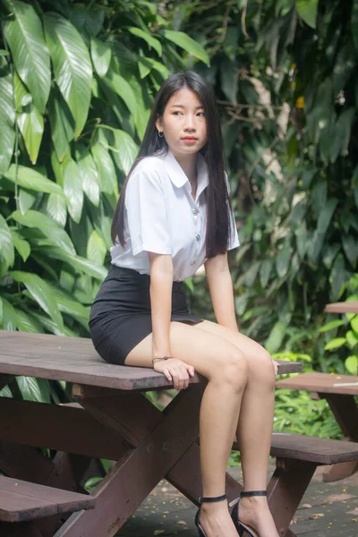 Thajský Dospělý Student Univerzita Uniforma Krásný Dívka Úsměv Relaxovat — Stock fotografie
