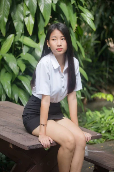 Thai Adulte Étudiant Université Uniforme Belle Fille Sourire Détendre — Photo