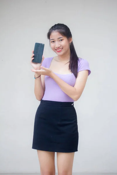 Portrait Thai Adult Office Girl Show Her Phone Smile — Stock Photo, Image