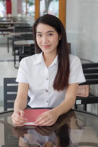 Tailandés Adulto Estudiante Universidad Uniforme Hermosa Chica Sonrisa Relajarse —  Fotos de Stock