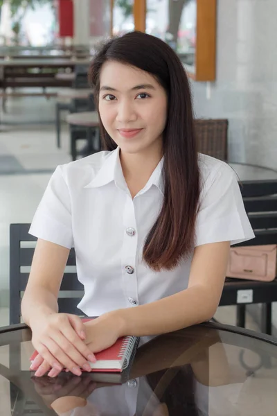 Tailandés Adulto Estudiante Universidad Uniforme Hermosa Chica Sonrisa Relajarse —  Fotos de Stock