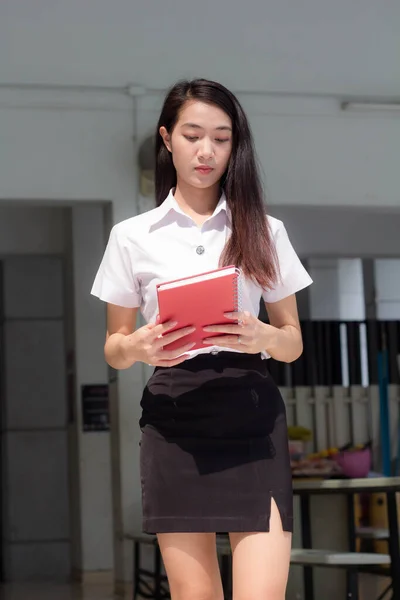 Thai Vuxen Student Universitet Uniform Vacker Flicka Leende Och Koppla — Stockfoto