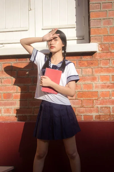 Japonês Teen Bela Menina Estudante Uniforme Feliz Relaxar — Fotografia de Stock