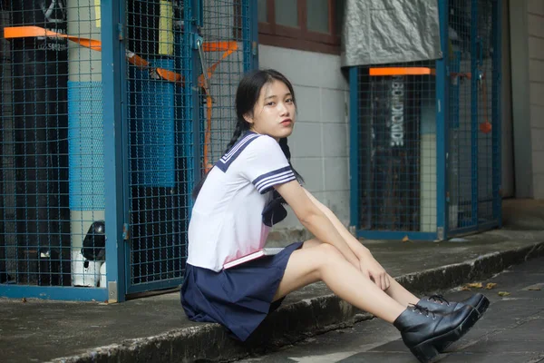 Japonês Teen Bela Menina Estudante Uniforme Feliz Relaxar — Fotografia de Stock