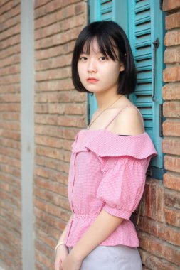 Asia Thai Teen Pembe tişört Güzel kız gülümse ve rahatla