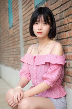 Asia Thai Teen Pembe tişört Güzel kız gülümse ve rahatla