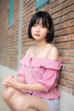 Asia Thai Teen Pembe tişört Güzel kız gülümse ve rahatla