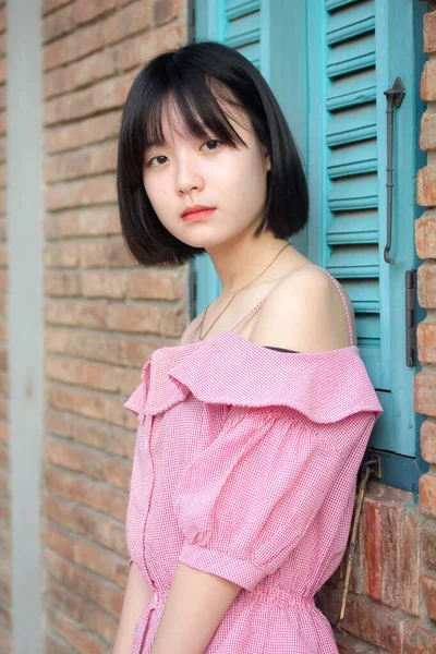 Ásia Tailandês Adolescente Rosa Shirt Linda Menina Sorriso Relaxar — Fotografia de Stock