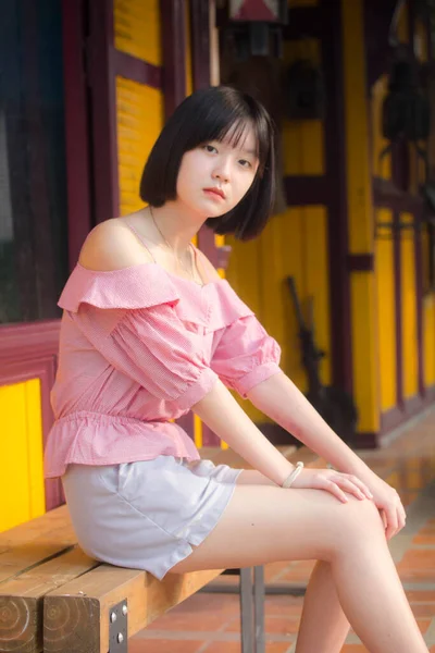 Azië Thai Tiener Roze Shirt Mooi Meisje Glimlach Ontspannen — Stockfoto