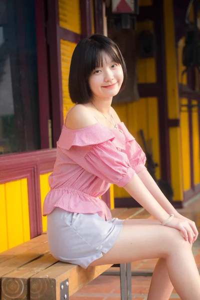 Asia Thai Teen Rosa Shirt Bella Ragazza Sorriso Relax — Foto Stock