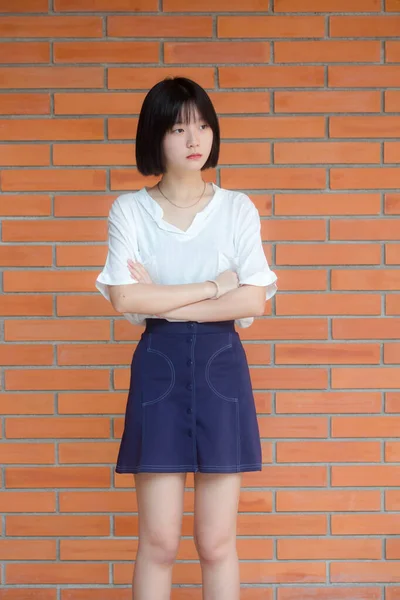 Asia Tailandesa Adolescente Pelo Corto Blanco Camiseta Hermosa Chica Sonrisa —  Fotos de Stock
