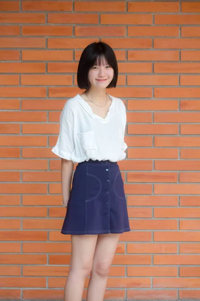 Ásia Tailandês Adolescente Cabelo Curto Branco Shirt Linda Menina Sorriso — Fotografia de Stock