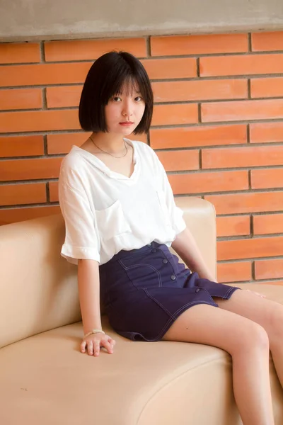 Asia Thai Teen Short Hair White Shirt Beautiful Girl Smile — Stock fotografie