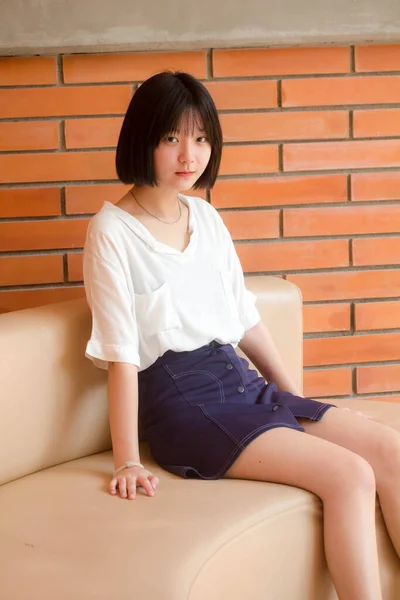 Asia Thai Teen Short Hair White Shirt Beautiful Girl Smile — Stok fotoğraf