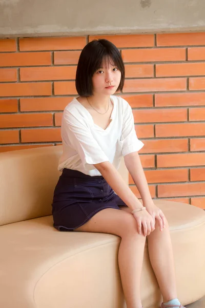 Asia Thai Teen Cheveux Courts Shirt Blanc Belle Fille Sourire — Photo