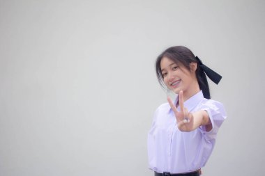 Taylandlı liseli üniformasının portresi Güzel kız zaferi