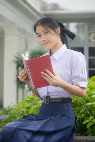 Retrato Tailandés Estudiante Secundaria Uniforme Adolescente Hermosa Chica Feliz Relajarse — Foto de Stock