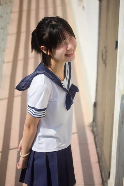 소녀가 학생들의 미소를 긴장을 — 스톡 사진