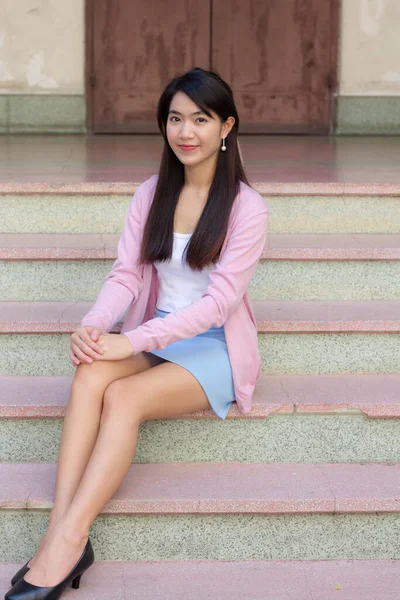 Retrato Tailandés Adulto Oficina Chica Sonrisa Relajarse —  Fotos de Stock