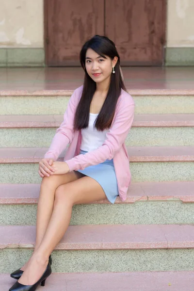 Retrato Tailandés Adulto Oficina Chica Sonrisa Relajarse —  Fotos de Stock