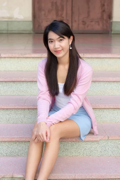 Retrato Tailandês Adulto Escritório Menina Sorriso Relaxar — Fotografia de Stock
