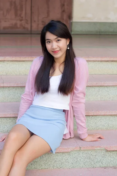 Porträt Eines Erwachsenen Thai Büromädchens Lächeln Und Entspannen — Stockfoto