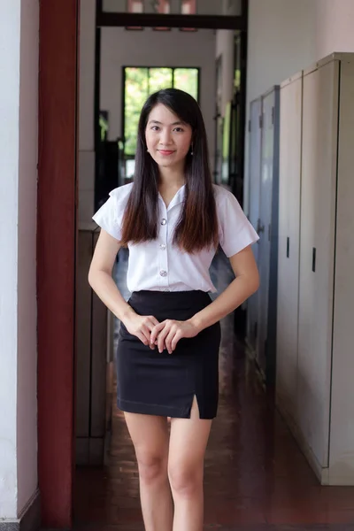 Porträtt Thai Vuxen Kontor Flicka Leende Och Koppla — Stockfoto