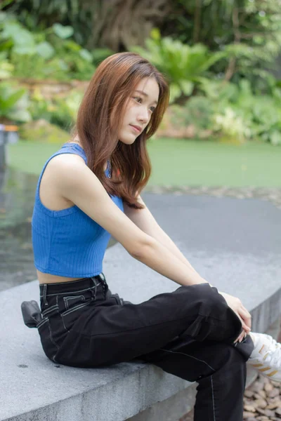 Ritratto Tailandese Porcellana Adulto Bella Ragazza Blu Camicia Nero Jeans — Foto Stock