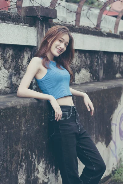 Retrato Tailandês China Adulto Linda Menina Azul Camisa Jeans Preto — Fotografia de Stock