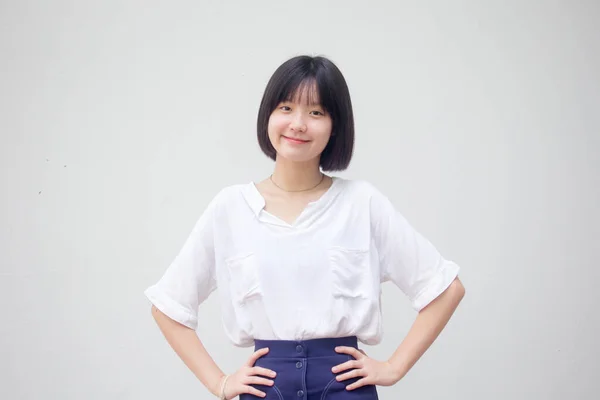 Ασία Thai Έφηβος Λευκό Shirt Όμορφο Κορίτσι Χαμόγελο Και Χαλαρώσετε — Φωτογραφία Αρχείου