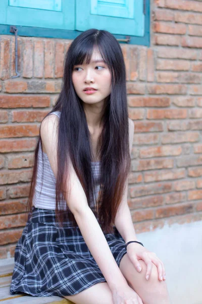 Portrait Adulte Japonais Belle Fille Chemise Blanche Jupe Carreaux Temps — Photo