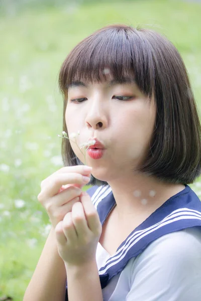 Japonais Adolescent Belle Fille Dans Étudiant Sourire Détendre — Photo