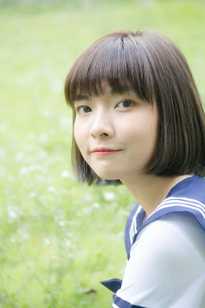 Japanilainen Teini Kaunis Tyttö Opiskelija Hymyillä Rentoutua — kuvapankkivalokuva