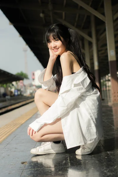 Portret Van Thai Japan Volwassene Mooi Meisje Wit Shirt Blauw — Stockfoto