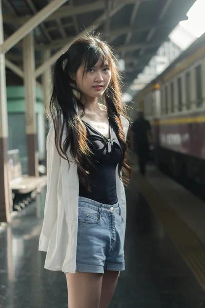 Retrato Tailandês Japão Adulto Linda Menina Branca Camisa Azul Jeans — Fotografia de Stock