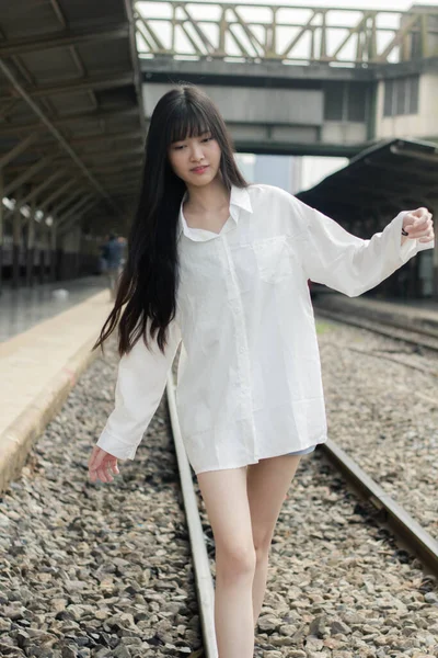 Retrato Tailandês Japão Adulto Linda Menina Branca Camisa Azul Jeans — Fotografia de Stock